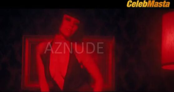 Mia Goth Flaunts Body In Maxxxine Scene - Photo 2 of 5 photo 5