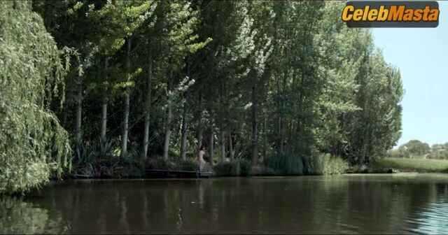 Mia Goth Tits, Bush Scene In X - Photo 1 of 5 photo 2