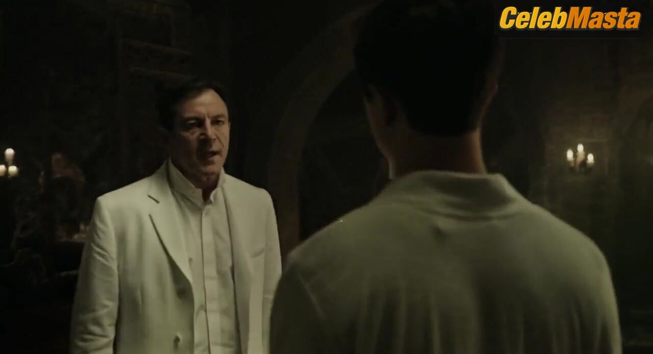 Mia Goth Boobs Scene In A Cure For Wellness - Photo 2 of 5 photo 4