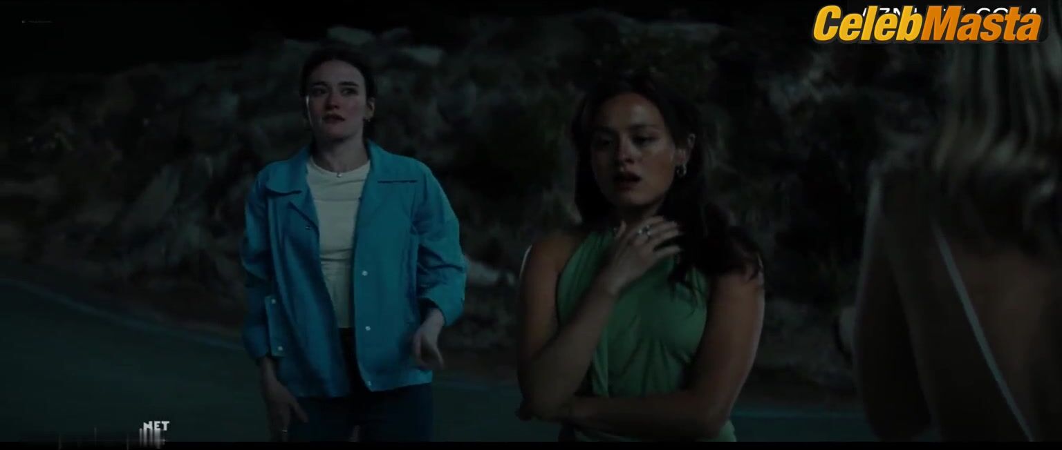 Madelyn Cline ’s Lesbian Scene In I Know What You - Photo 1 of 5 photo 2