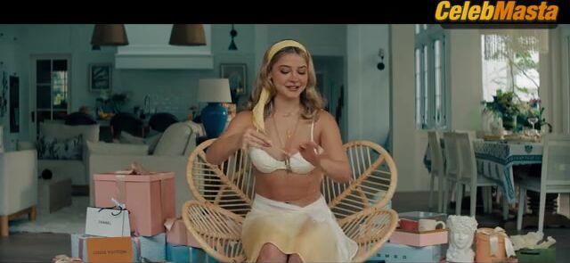 Madelyn Cline ’s Swimsuit Scene In I Know What You - Photo 1 of 5 photo 4