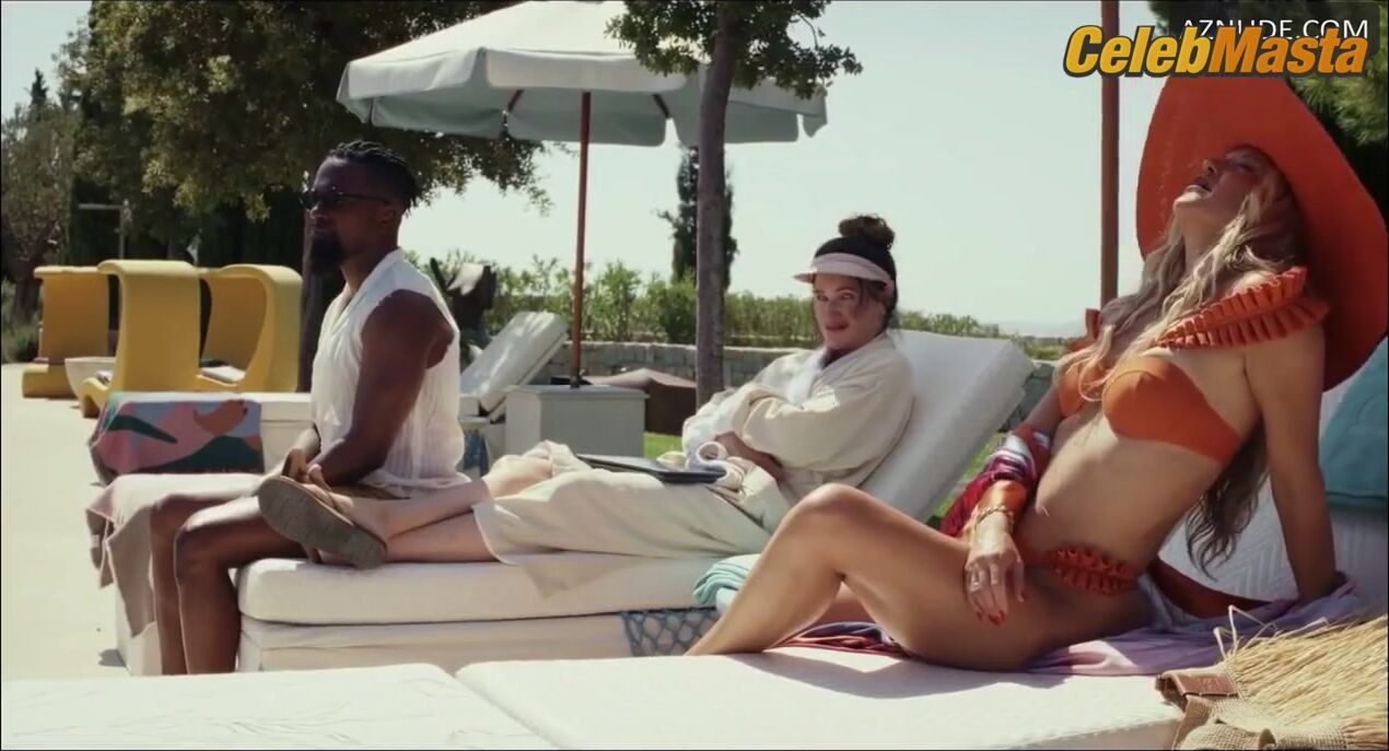 Kate Hudson And Madelyn Cline Bikini Scene In Glass - Photo 1 of 5 photo 2