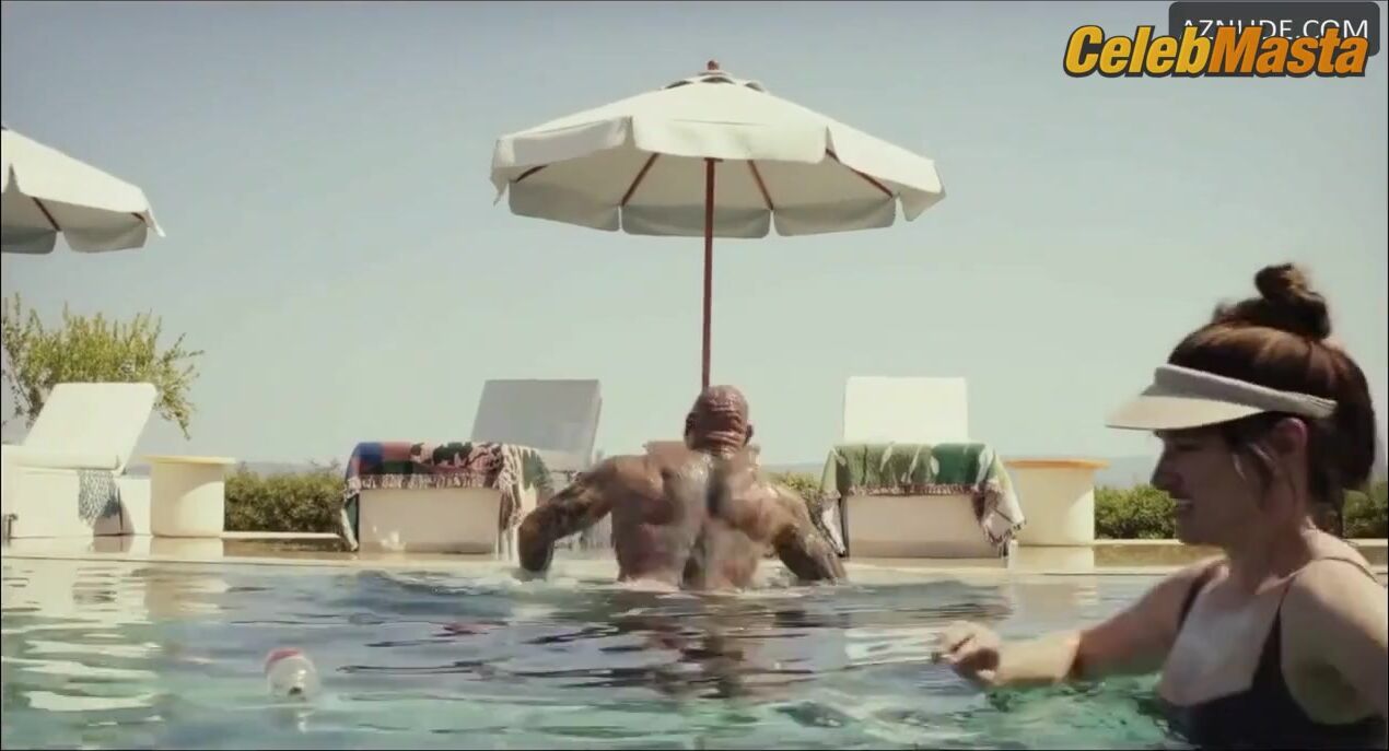 Kate Hudson And Madelyn Cline Bikini Scene In Glass - Photo 1 of 5 photo 3