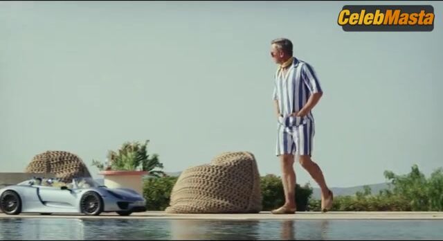Kate Hudson And Madelyn Cline’s Swimsuit Scene In - Photo 1 of 5 photo 5