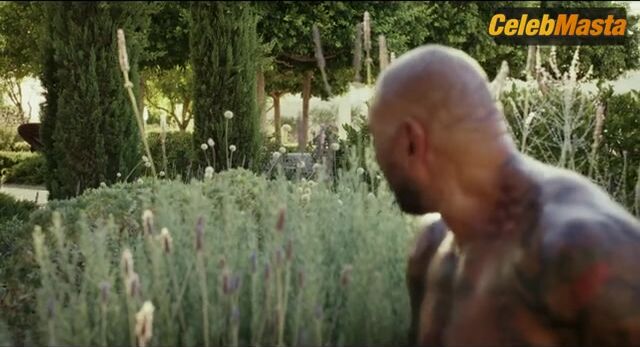 Madelyn Cline Flaunts Bikini Scene In Glass Onion A Knives - Photo 1 of 5 photo 4