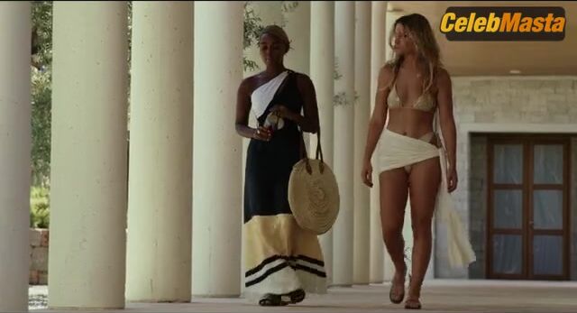 Madelyn Cline Reveals Bikini Scene In Glass Onion A Knives - Photo 4 of 5