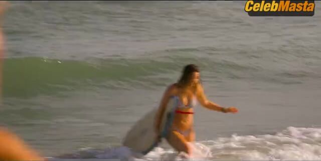 Madelyn Cline Swimsuit Scene In Outer Banks - Photo 3 of 5 photo 4