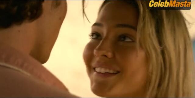 Madelyn Cline Racy Scene In Outer Banks - Photo 2 of 5