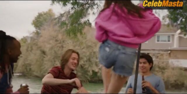 Alexis Zollicoffer Jenna Ortega And Swimsuit Scene From Winter - Photo 2 of 5 photo 3