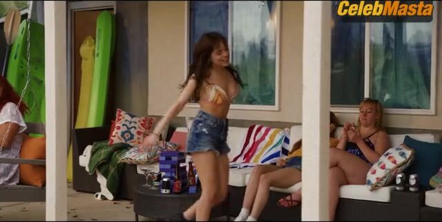 Alexis Zollicoffer Jenna Ortega And Swimsuit Scene From Winter - Photo 2 of 5 photo 4