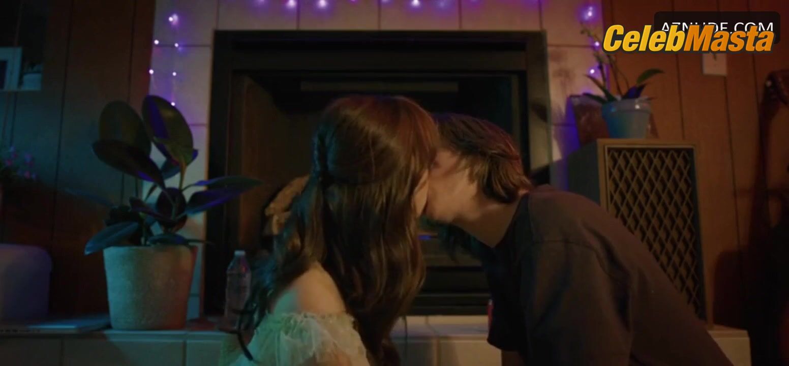 Jenna Ortega Tits And Underwear Scene From Winter Spring - Photo 2 of 5 photo 5