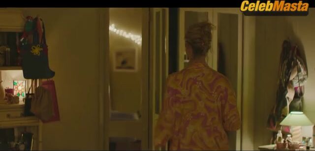 Elle Fanning Tits, Prosthetic Scene From Margo’s - Photo 2 of 5 photo 3