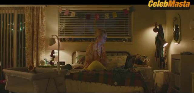 Elle Fanning Tits, Prosthetic Scene From Margo’s - Photo 2 of 5 photo 5