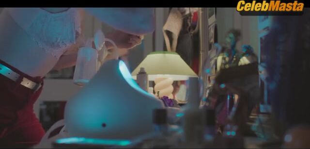 Elle Fanning Tits, Prosthetic Scene From Margo’s - Photo 3 of 5 photo 2