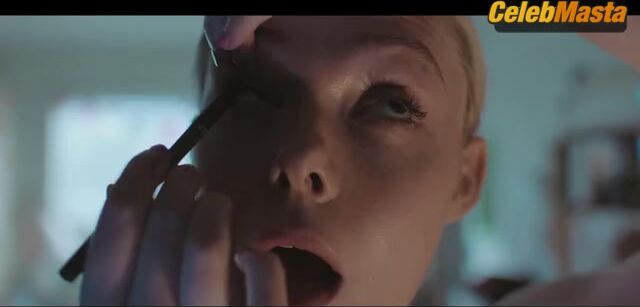 Elle Fanning Tits, Prosthetic Scene From Margo’s - Photo 3 of 5