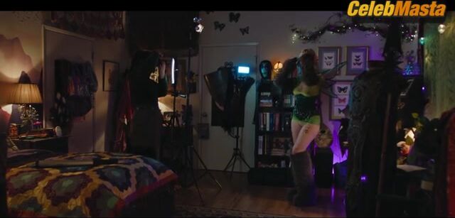 Elle Fanning Tits, Prosthetic Scene From Margo’s - Photo 4 of 5 photo 2