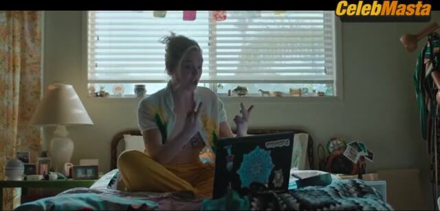 Elle Fanning Tits, Prosthetic Scene From Margo’s - Photo 1 of 5 photo 4