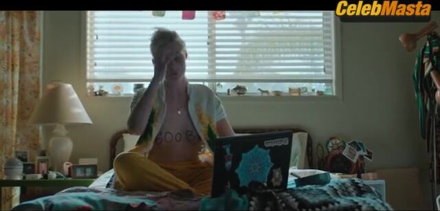 Elle Fanning Tits, Prosthetic Scene From Margo’s - Photo 1 of 5 photo 5