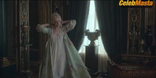 Elle Fanning ’s Sexy Scene From The Great - Photo 4 of 5