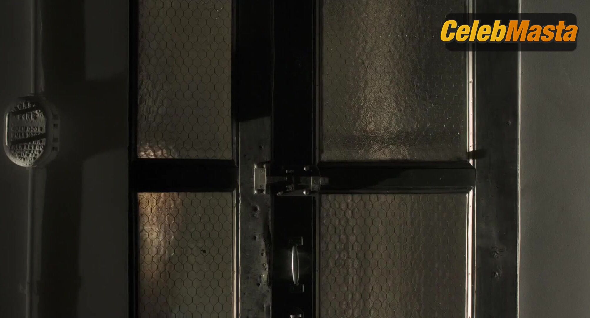 Elle Fanning Tits, Underwear Scene From A Rainy Day In - Photo 3 of 5