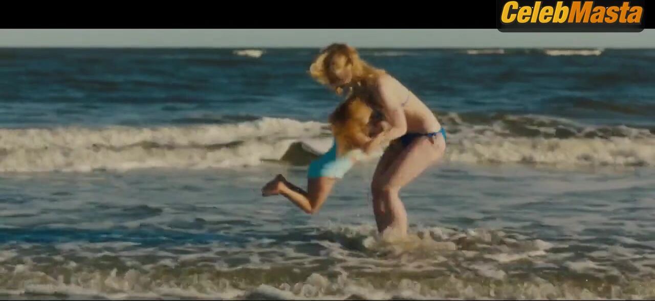Elle Fanning Swimsuit Scene From Galveston - Photo 2 of 5 photo 4