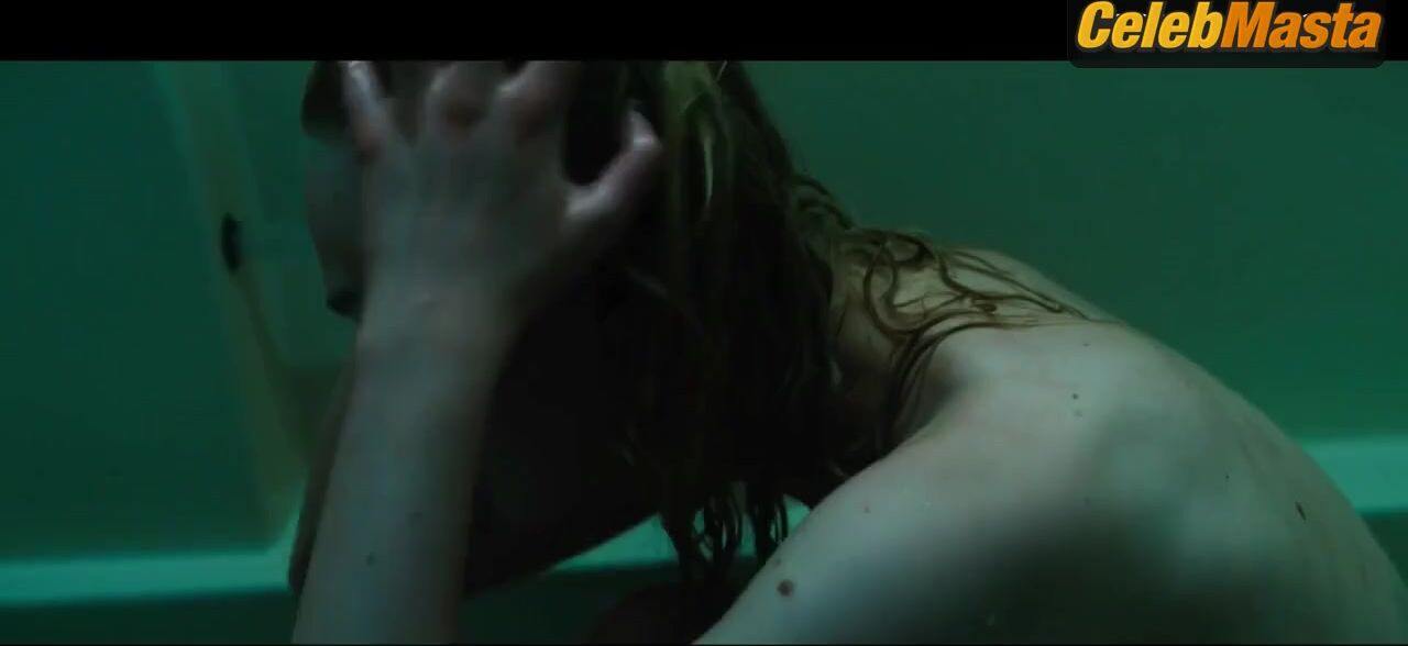 Elle Fanning ’s Sexy Scene From Galveston - Photo 2 of 5