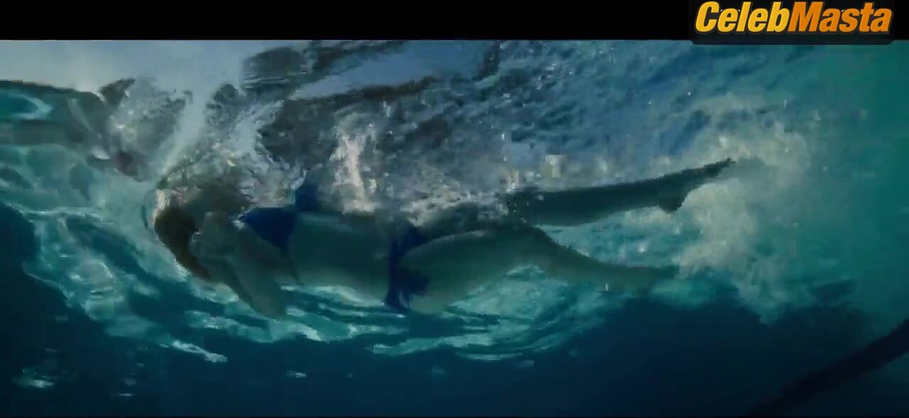 Elle Fanning Swimsuit Scene From Galveston - Photo 2 of 5