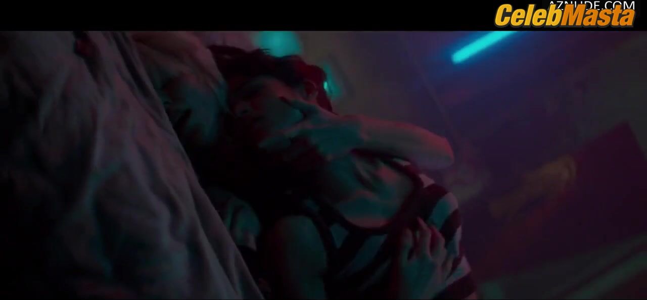 Charlize Theron Lesbian, Booty Scene From Atomic Blonde - Photo 2 of 5 photo 4