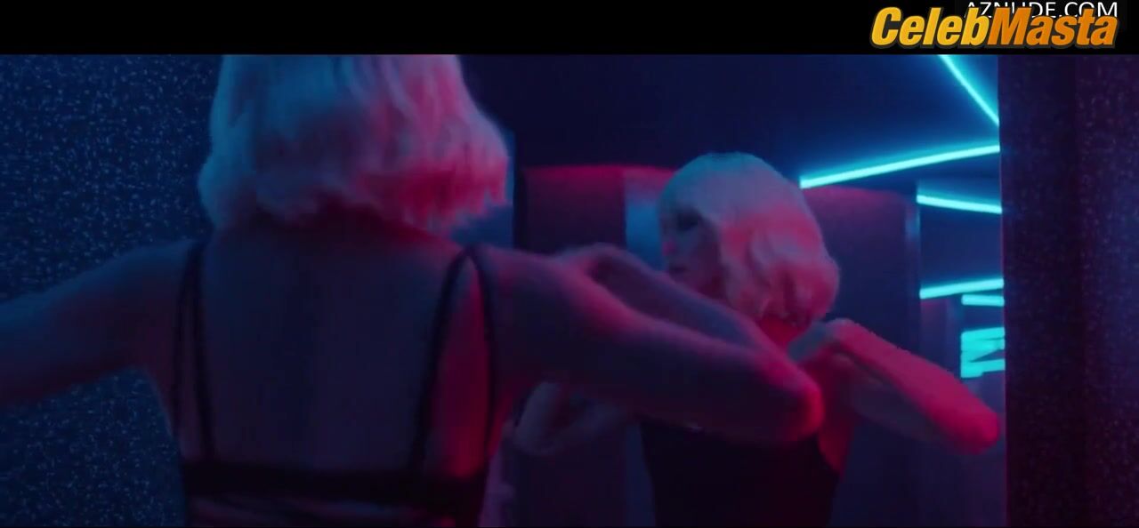 Charlize Theron Lesbian, Booty Scene From Atomic Blonde - Photo 2 of 5 photo 5