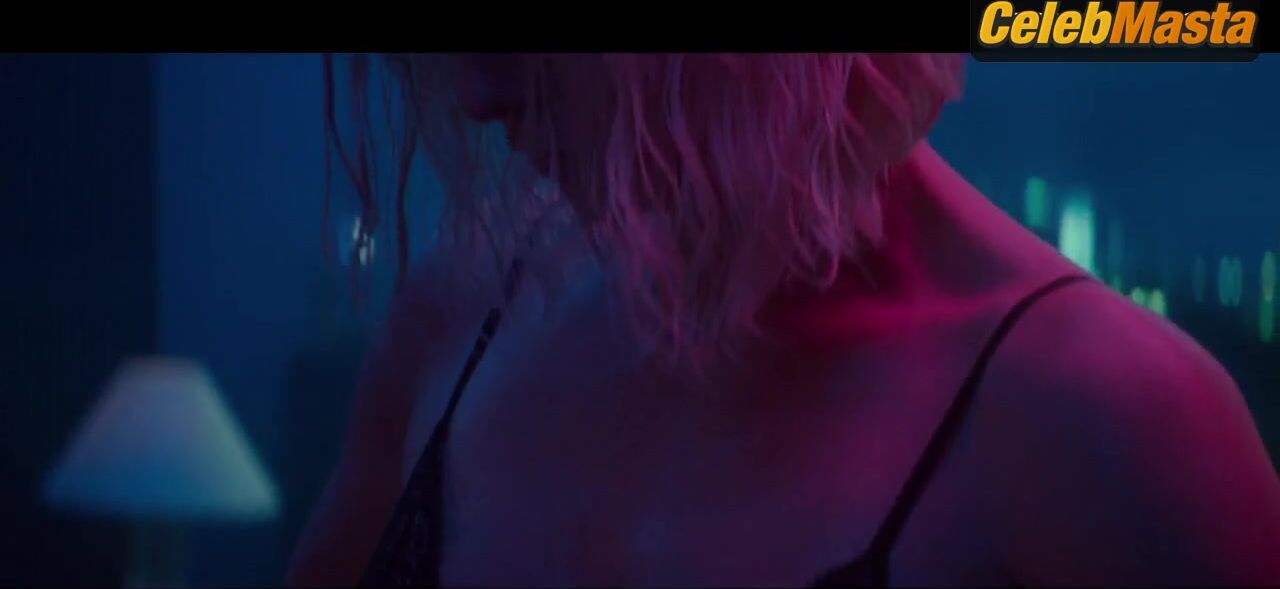 Charlize Theron ’s Underwear Scene From Atomic Blonde - Photo 4 of 5 photo 5