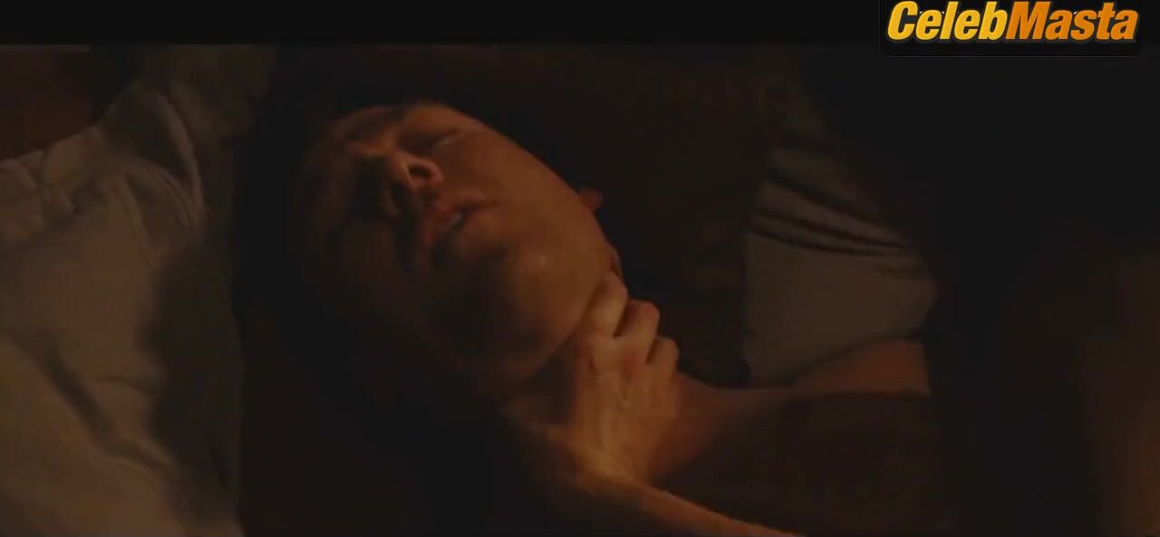 Charlize Theron ’s Tits Scene From Aeon Flux - Photo 1 of 5 photo 2