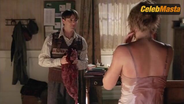 Charlize Theron ’s Sexy Scene From Head In The Clouds - Photo 2 of 5 photo 3