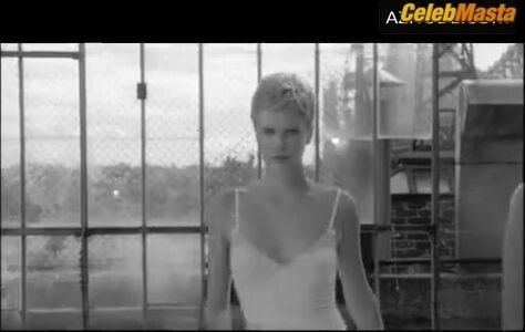 Charlize Theron Sexy Scene From Celebrity - Photo 3 of 5