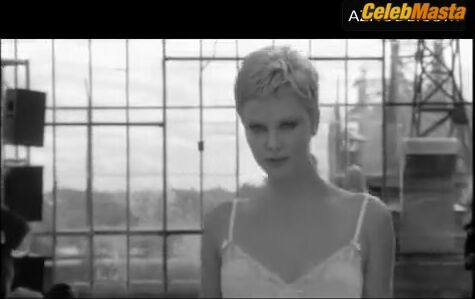 Charlize Theron Sexy Scene From Celebrity - Photo 3 of 5 photo 5