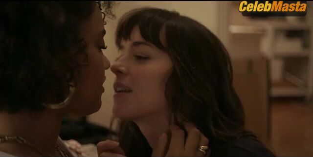 Dakota Johnson And Kiersey Clemons Bare Lesbian Underwear - Photo 1 of 5 photo 2