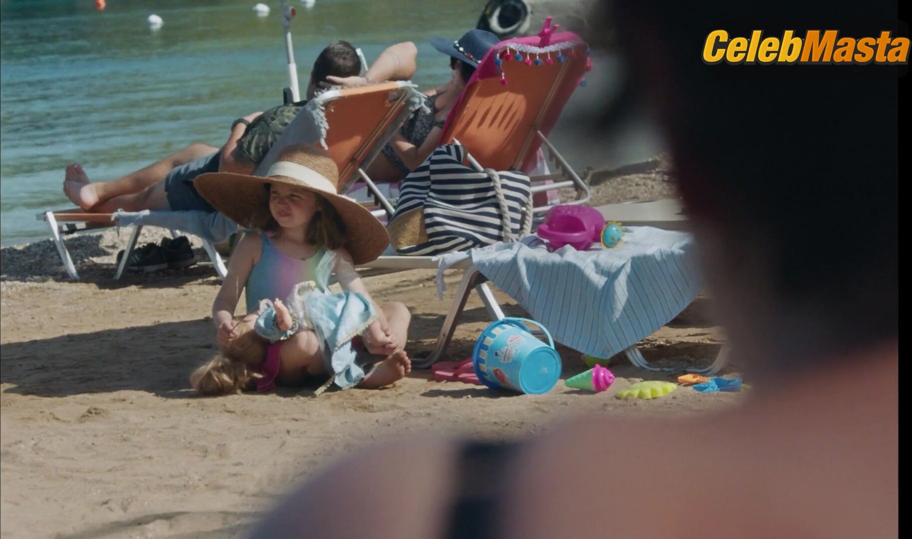 Dakota Johnson Steamy Scene In The Lost Daughter - Photo 2 of 5 photo 3