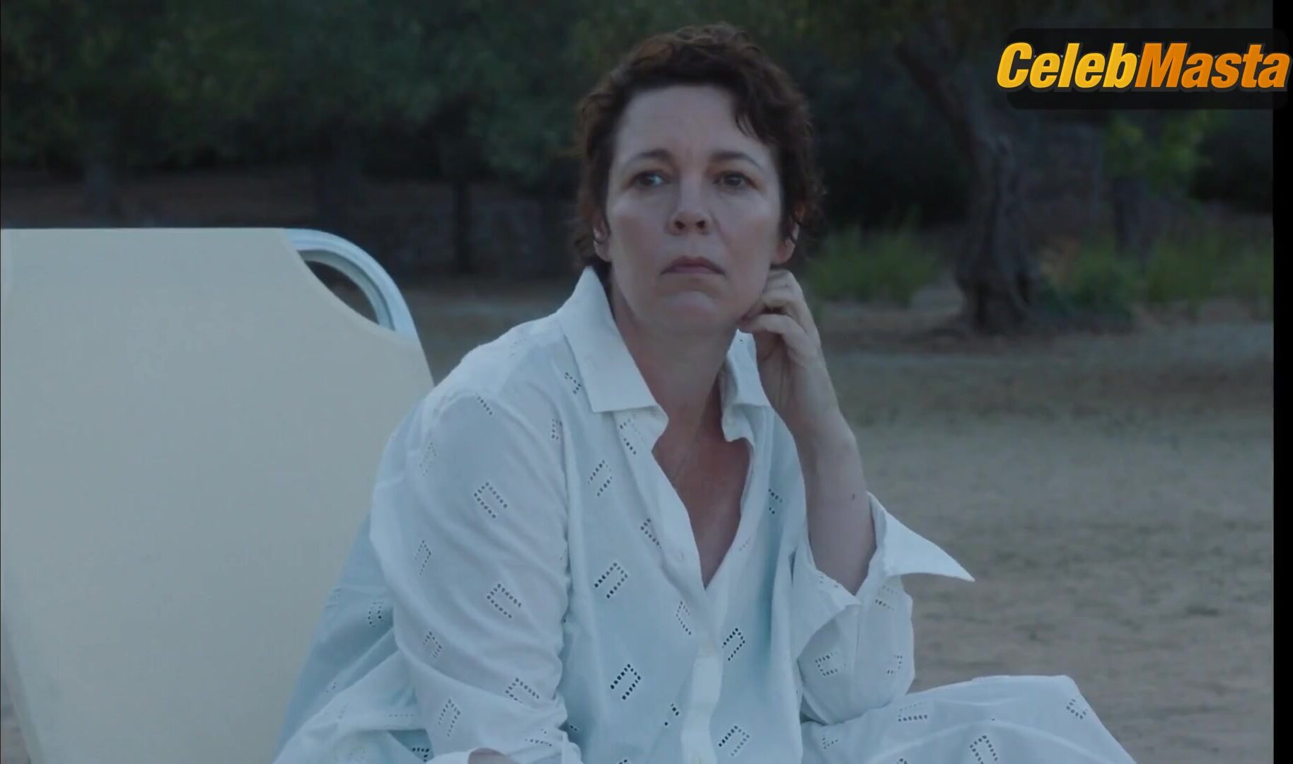 Dakota Johnson ’s Hot Scene In The Lost Daughter - Photo 2 of 5 photo 3