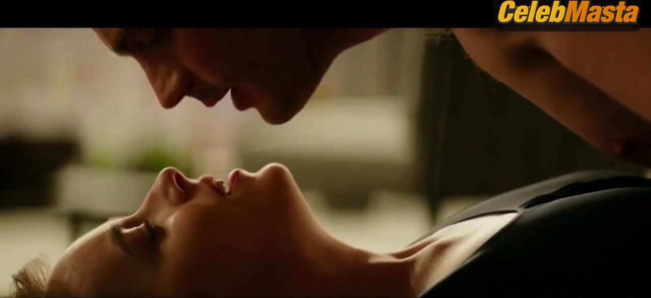 Dakota Johnson ’s Naked Scene In Fifty Shades Darker - Photo 2 of 5 photo 4
