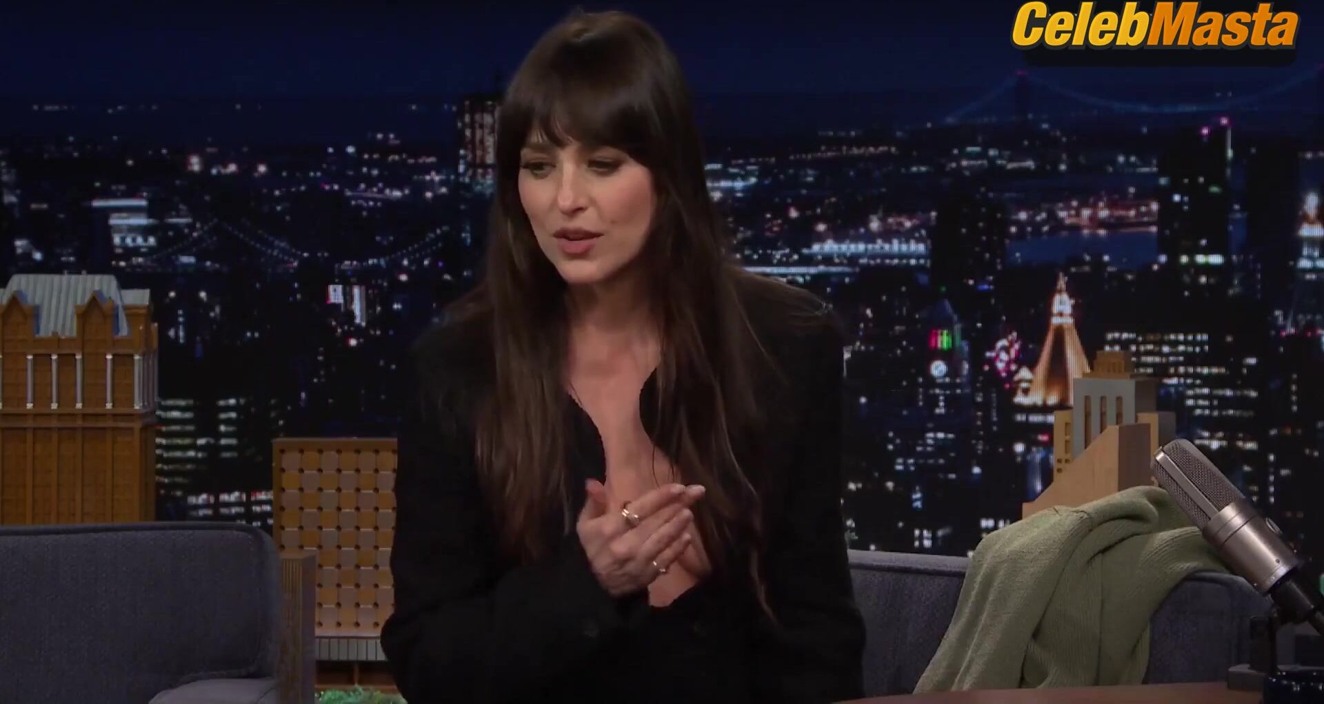 Dakota Johnson ’s Hot Scene In The Tonight Show - Photo 1 of 5 photo 2