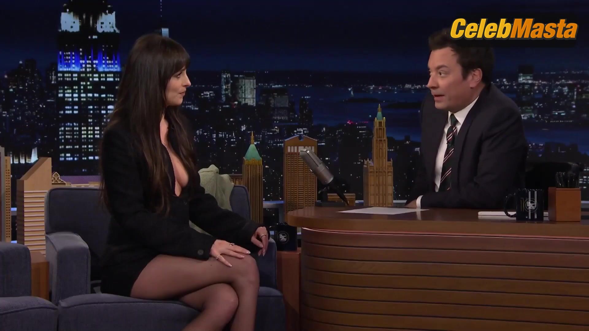 Dakota Johnson ’s Hot Scene In The Tonight Show - Photo 1 of 5 photo 3