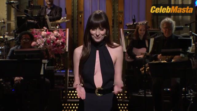 Dakota Johnson ’s Hot Scene In Saturday Night Live - Photo 5 of 5 photo 2