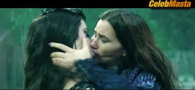 Aubrey Plaza Kathryn Hahn And Lesbian Sex Scene From - Photo 1 of 5 photo 2