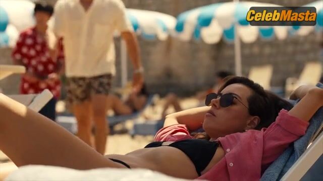 Aubrey Plaza Swimsuit, Tits Scene From The White Lotus - Photo 1 of 5 photo 2