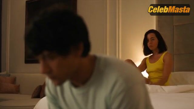 Aubrey Plaza Swimsuit, Tits Scene From The White Lotus - Photo 4 of 5 photo 5