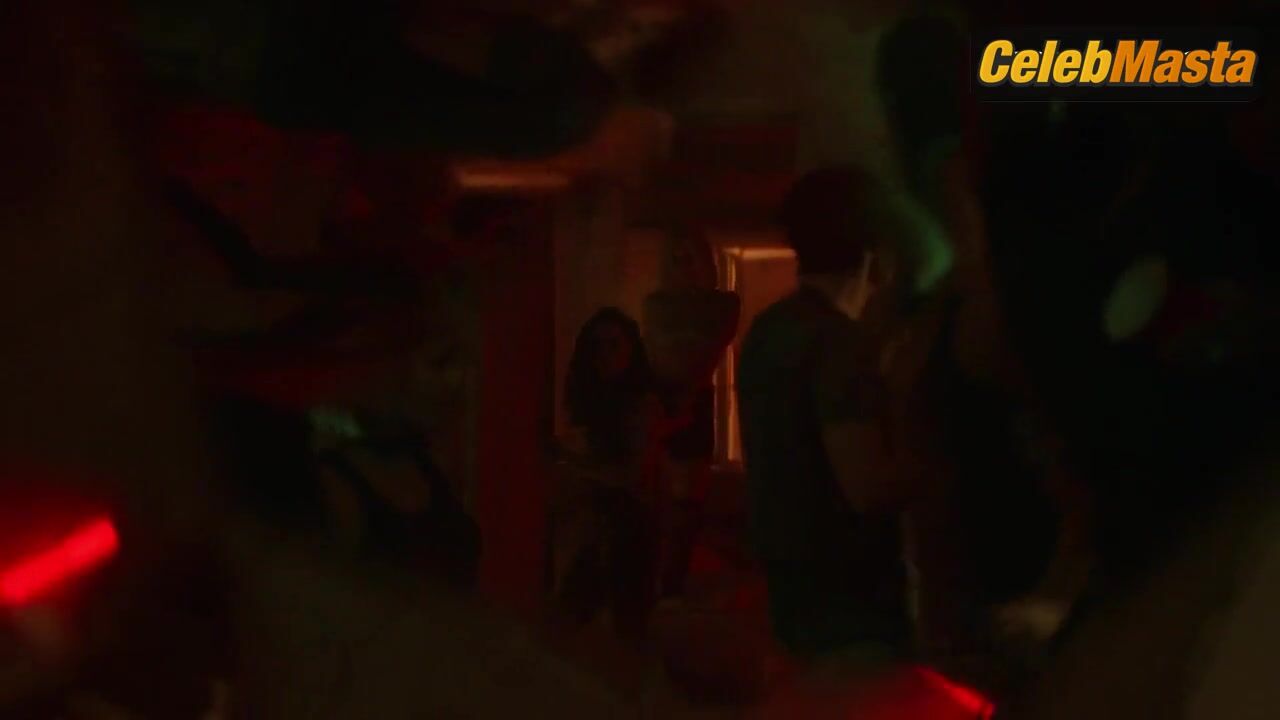 Aubrey Plaza And Vanessa Dubasso’s Lesbian Butt - Photo 3 of 5 photo 4