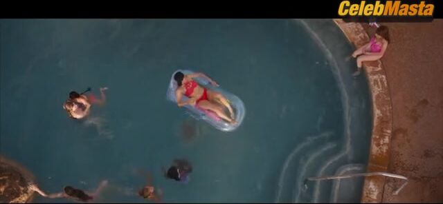 Anna Kendrick And Aubrey Plaza Swimsuit Scene From Mike - Photo 4 of 5 photo 2