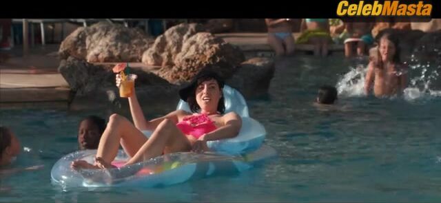 Anna Kendrick And Aubrey Plaza Swimsuit Scene From Mike - Photo 4 of 5 photo 3