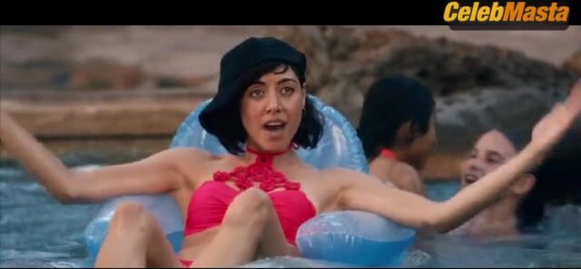 Anna Kendrick And Aubrey Plaza Swimsuit Scene From Mike - Photo 4 of 5 photo 5