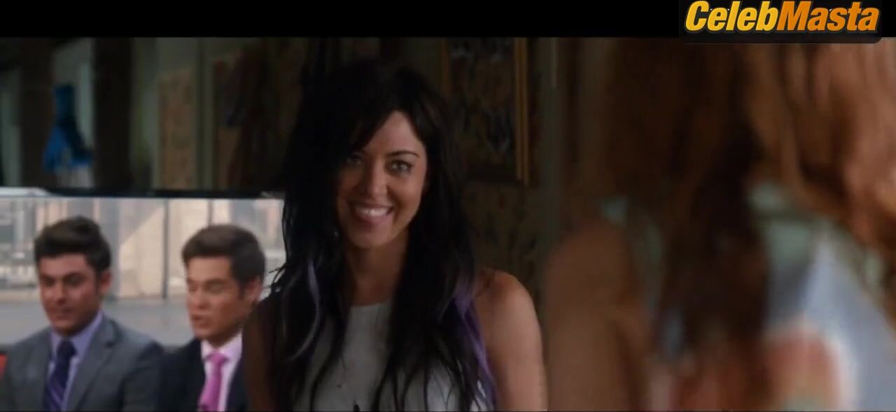 Aubrey Plaza ’s Sexy Scene From Mike & Dave - Photo 3 of 5 photo 5