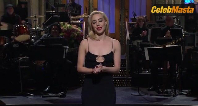 Aubrey Plaza Sexy Scene From Saturday Night Live - Photo 2 of 5
